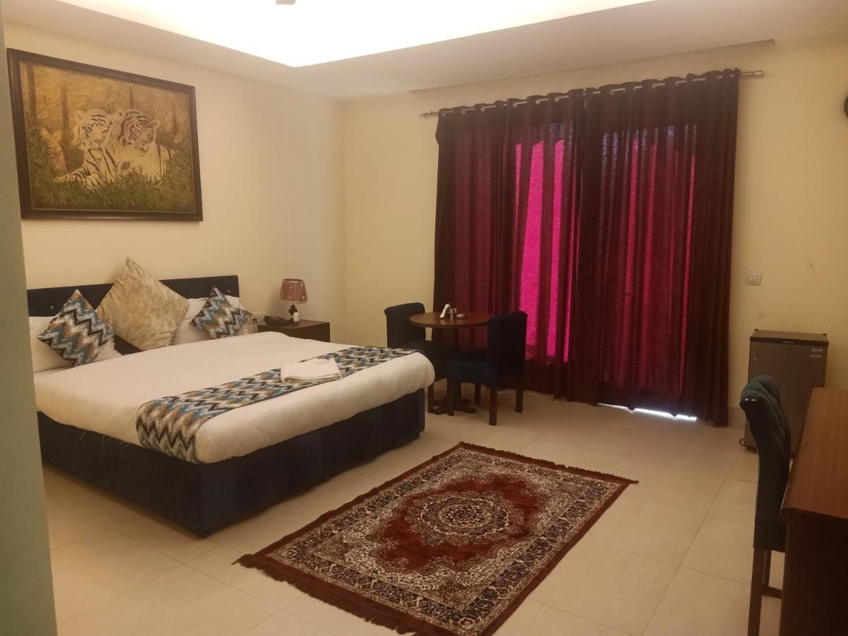 Hotel The Am Bliss Gurgaon Buitenkant foto