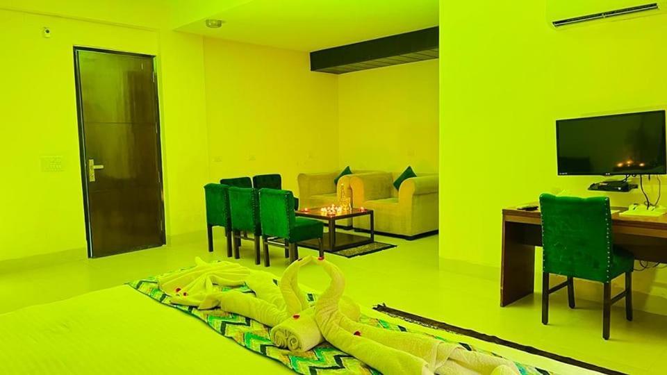 Hotel The Am Bliss Gurgaon Buitenkant foto